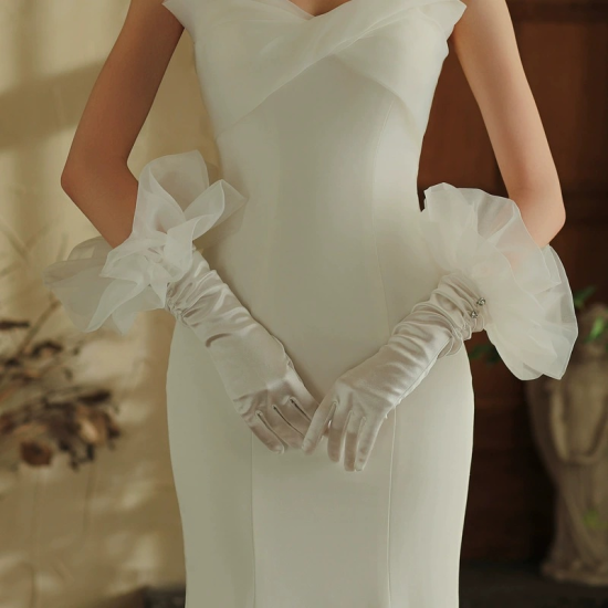 Elegant Pleated Ruffle Wedding Dress White Short Gloves Elegant Pleated Ruffle Wedding Dress White Short Gloves